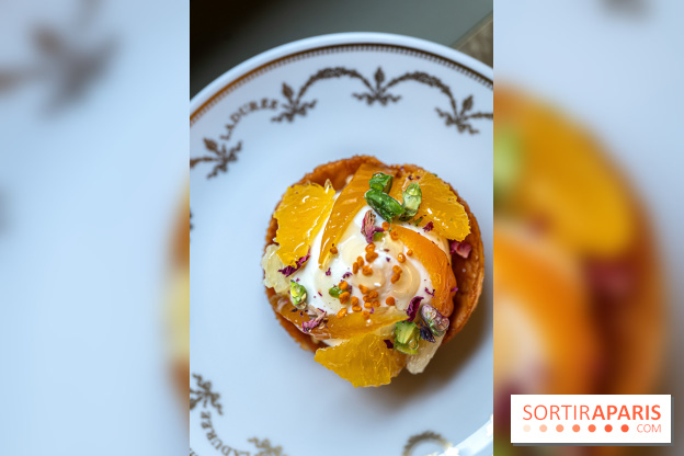 Le tea time du Bar à desserts de Ladurée Champs-Elysées -  A7C2303