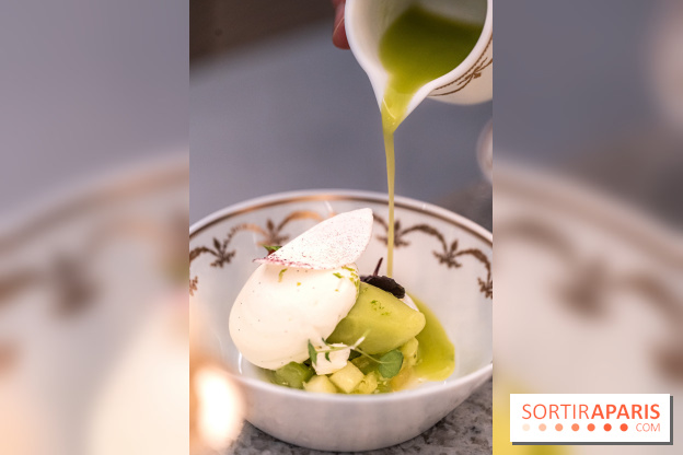 Le tea time du Bar à desserts de Ladurée Champs-Elysées -  A7C2318