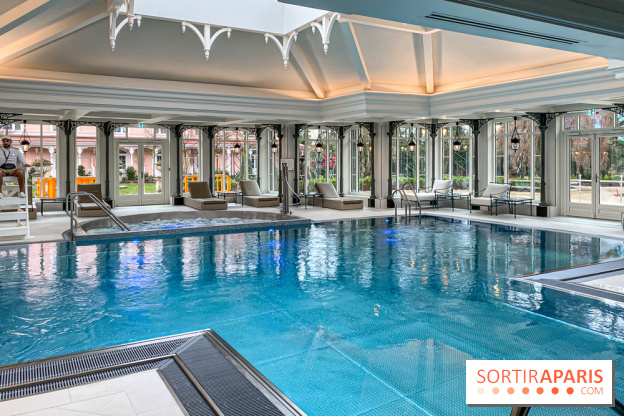 Disneyland Hotel à Disneyland Paris piscine