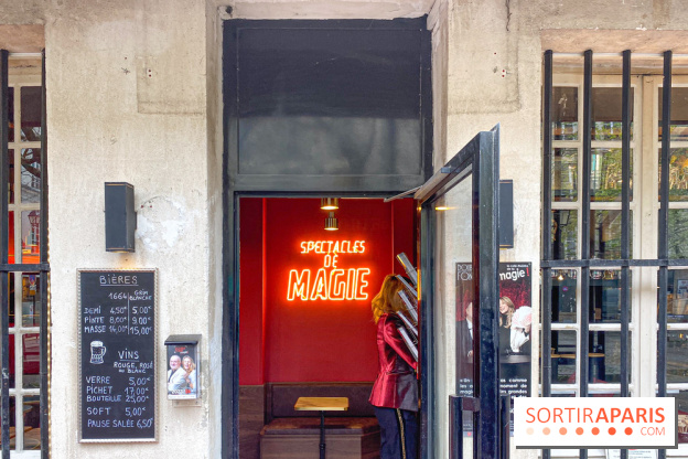 Le Double-Fond : un café-théâtre de magie emblématique dans le Marais
