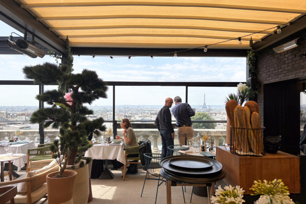 Edmond, l'excellent restaurant panoramique sur Le Jardin Perché, la terrasse du Terrass"Hotel 