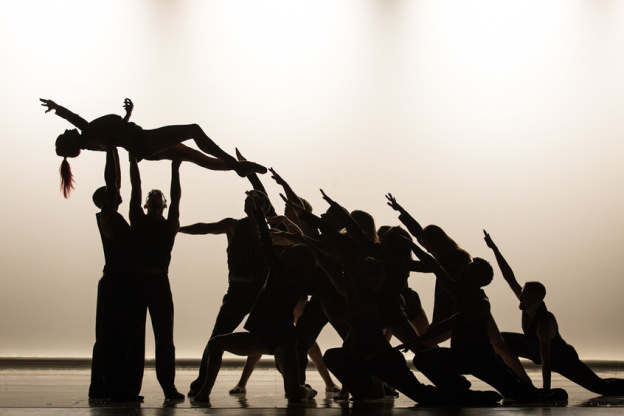 Dance me - musique de Léonard Cohen, le spectacle de danse au Théâtre du Châtelet  