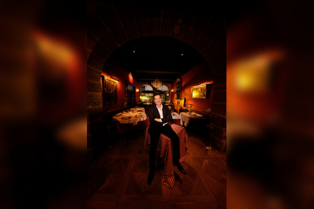 Laurent Gerra se met à table : son nouveau spectacle aux Folies Bergère 