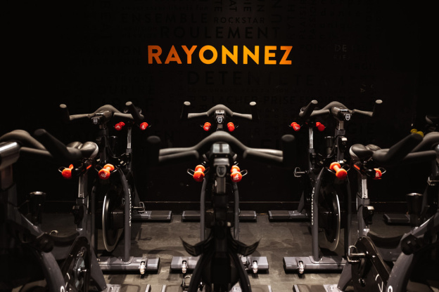 Du cycling au cabaret le Paradis Latin pour les fans de vélo indoor 