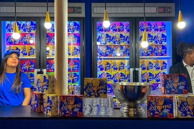 Bar à glaces éphémère et gratuit dans une laverie à Paris