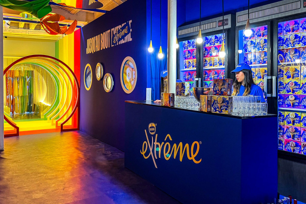 Bar à glaces éphémère et gratuit dans une laverie à Paris