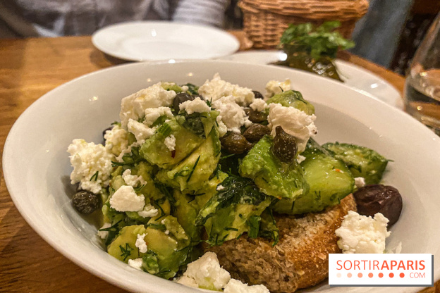 La salade Dakos à l'avocat