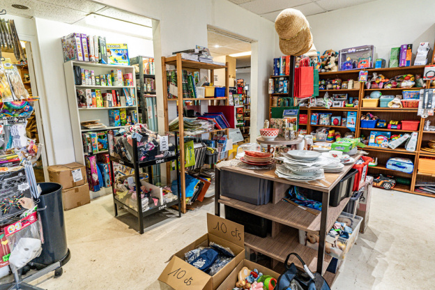 La Braderie solidaire ADM, les boutiques à Guyancourt - les photos