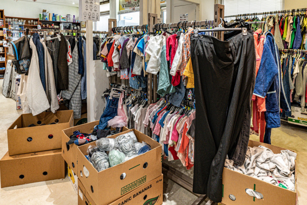 La Braderie solidaire ADM, les boutiques à Guyancourt - les photos