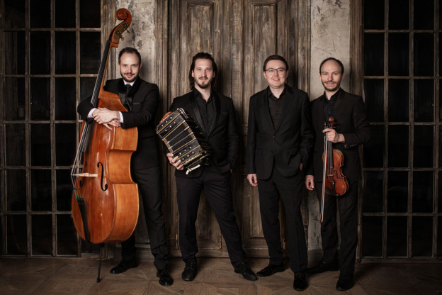 Solo Tango Orquesta. Musique, danse et voix du tango.