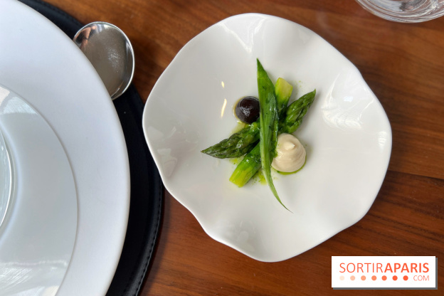 Auguste - Asperges vertes, ail noir