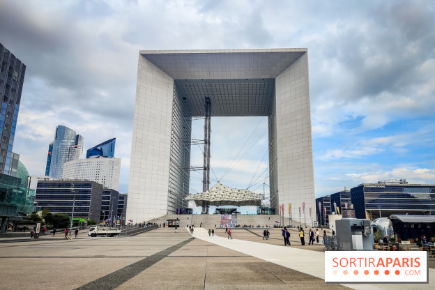 La Tête dans les Nuages - la Défense