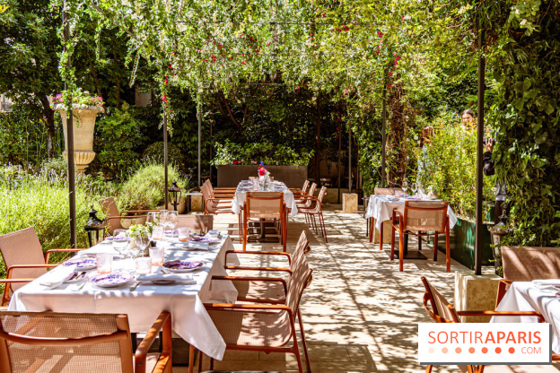 La terrasse jardin Summer de la Bauhinia au Shangri-La Paris
