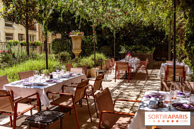 La terrasse jardin Summer de la Bauhinia au Shangri-La Paris