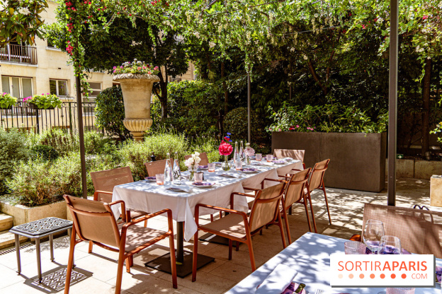 La terrasse jardin Summer de la Bauhinia au Shangri-La Paris