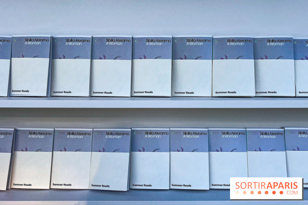 Miu-Miu distribue des livres et des glaces gratuites sur les quais parisiens ! - image00022