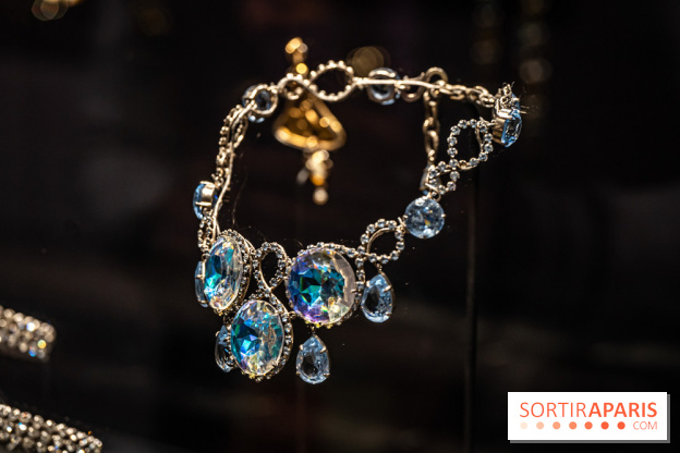 Exposition 'Bijoux de Scène de la Comédie Française' à l'hôtel historique de Mercy-Argenteau qui se dévoile