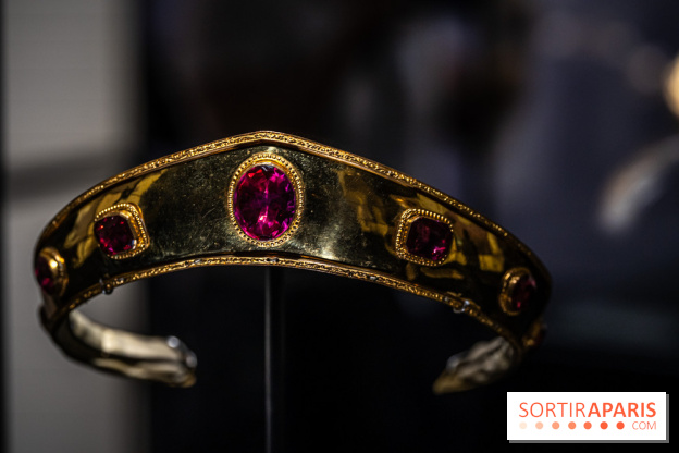 Exposition 'Bijoux de Scène de la Comédie Française' à l'hôtel historique de Mercy-Argenteau qui se dévoile