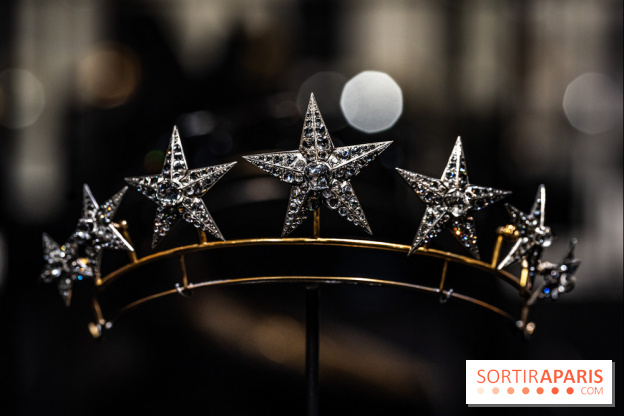 Exposition 'Bijoux de Scène de la Comédie Française' à l'hôtel historique de Mercy-Argenteau qui se dévoile