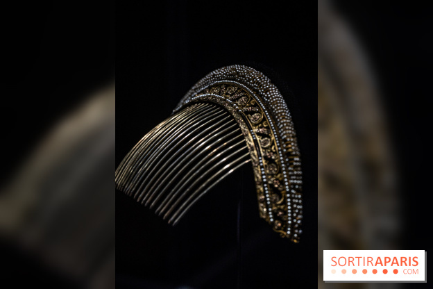Exposition 'Bijoux de Scène de la Comédie Française' à l'hôtel historique de Mercy-Argenteau qui se dévoile