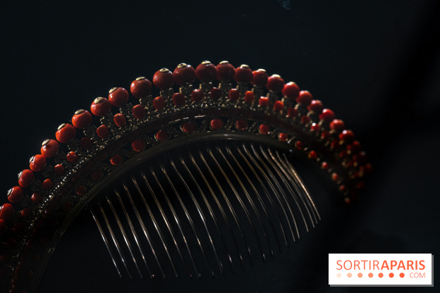 Exposition 'Bijoux de Scène de la Comédie Française' à l'hôtel historique de Mercy-Argenteau qui se dévoile