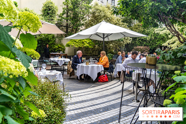 La terrasse du Jardin Privé à Châtelet Les Halles en mode barbecue