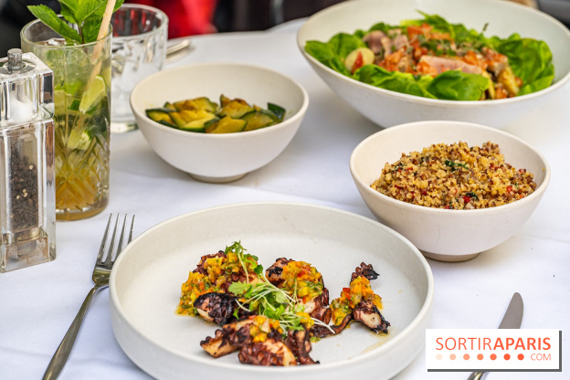 La terrasse du Jardin Privé à Châtelet Les Halles en mode barbecue  -  plats 
