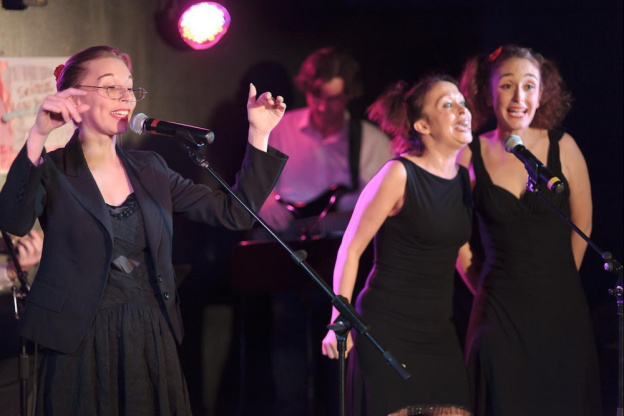 Chansons en Barre chante les FEMES