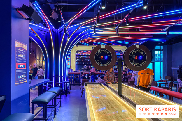 Shuffled, l'enseigne de shuffleboard à Boom Boom Villette