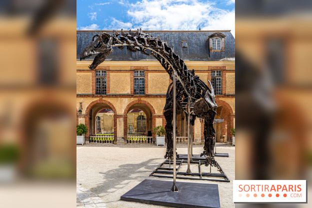 Un dinosaure géant au Château de Dampierre - Jurassique au Château de Dampierre