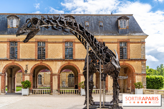 Un dinosaure géant au Château de Dampierre - Jurassique au Château de Dampierre