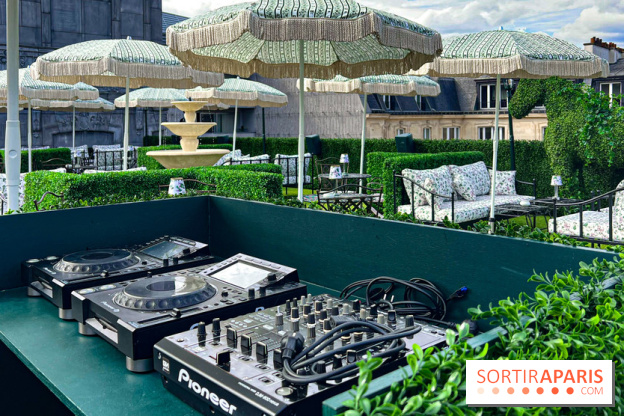 Le Marta, le bar à cocktails perché sur le rooftop de l'Hôtel Barrière Fouquet's Paris tout l'été