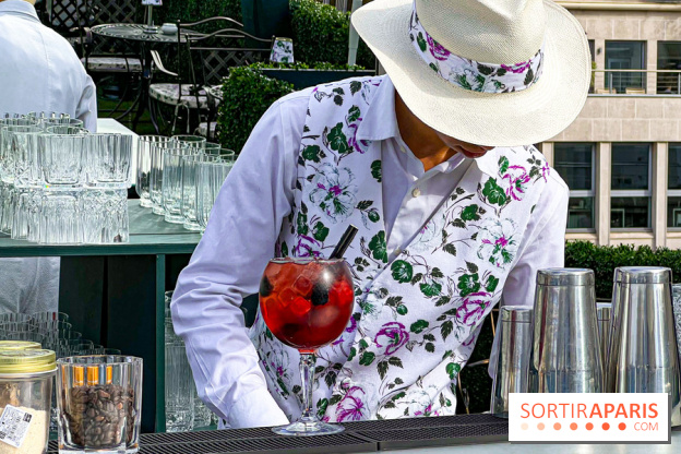 Le Marta, le bar à cocktails perché sur le rooftop de l'Hôtel Barrière Fouquet's Paris tout l'été
