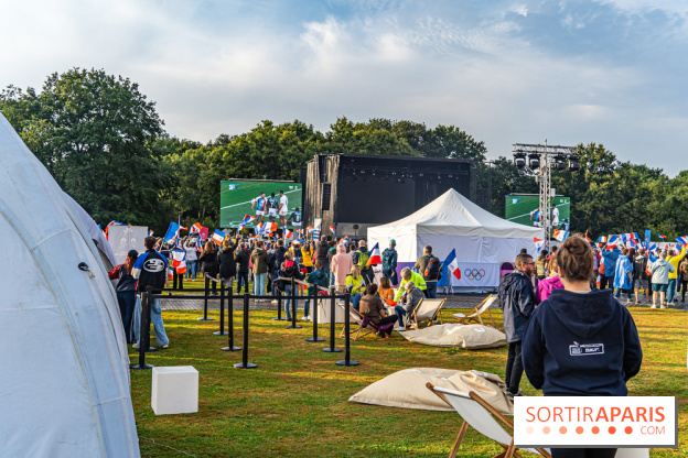 La Fan zone de Saint-Quentin en Yveli!nes, soirée Ofenbach et drones -  A7C0307