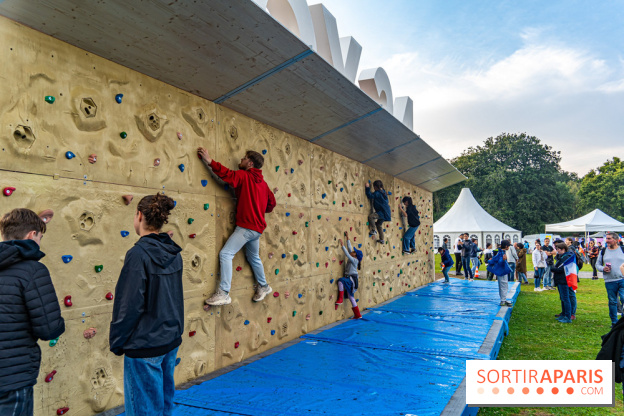 La Fan zone de Saint-Quentin en Yveli!nes, soirée Ofenbach et drones -  A7C0342