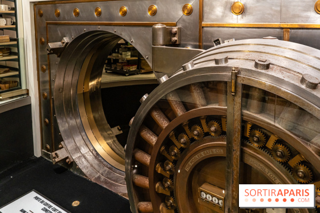 Le coffre fort historique du Monoprix des Champs-Elysées -  A7C1538