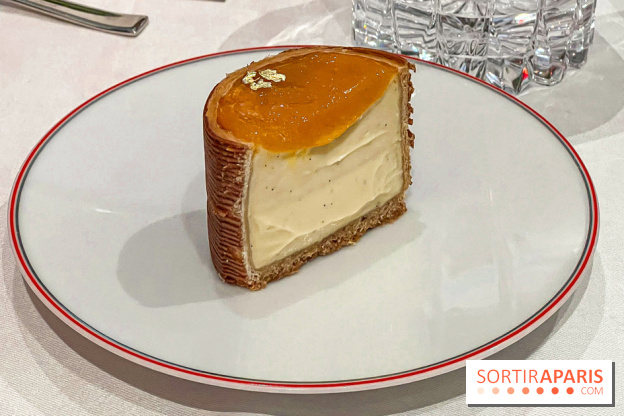 La Bûche de Noël 2024 du Royal Monceau