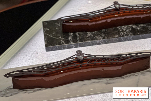 La Bûche de Noël 2024 du Royal Monceau Raffles Paris par Yazid Ichemrahen et Alexandre Favre