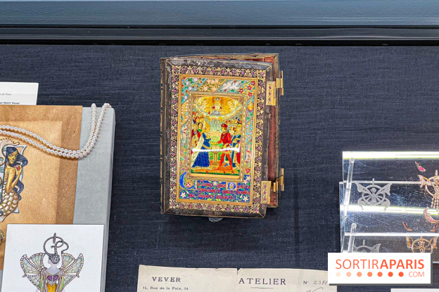 L'exposition gratuite des bijoux de la Maison de Haute-Joaillerie Vever rue de la Paix, à Paris