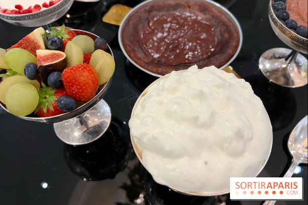 Le Grand Diner, Hôtel San Régis - Gâteau au chocolat, chantilly, glaces