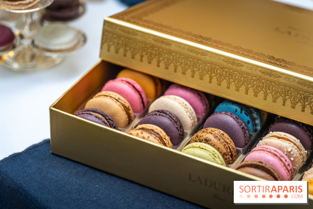 La bûche coffrets de Noël en trompe l'œil de Ladurée 2024 par Julien Alvarez et les créations de fête -  macarons