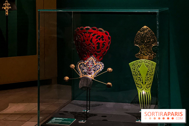 Bijoux de scène de l'Opéra de Paris : l'exposition de parures merveilleuses au Palais Garnier - IMG 2427