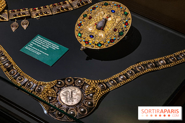 Bijoux de scène de l'Opéra de Paris : l'exposition de parures merveilleuses au Palais Garnier - IMG 2452 jpg