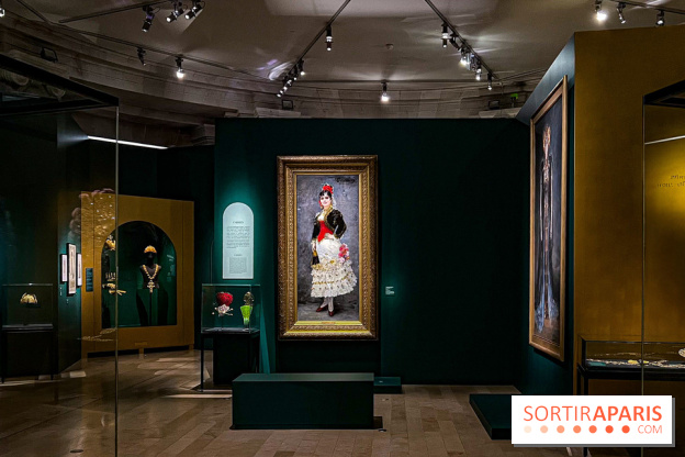 Bijoux de scène de l'Opéra de Paris : l'exposition de parures merveilleuses au Palais Garnier