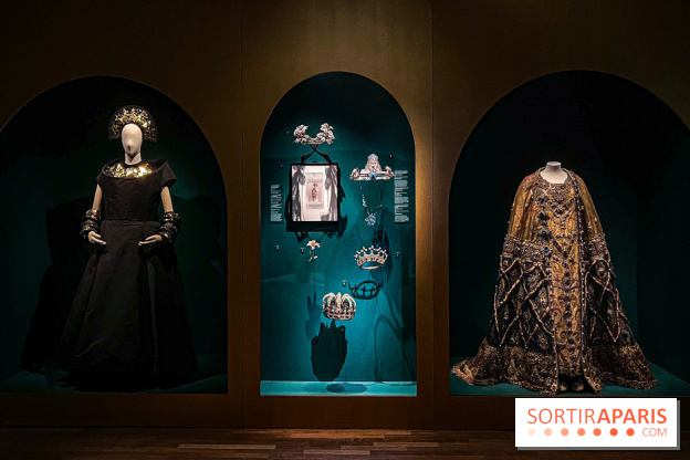 Bijoux de scène de l'Opéra de Paris : l'exposition de parures merveilleuses au Palais Garnier - IMG 2528 jpg