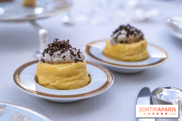 Le tea time Impérial de Noël du Ritz Paris, l'expérience exceptionnelle - les photos -  soufflé au comté