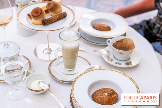 Le tea time Impérial de Noël du Ritz Paris, l'expérience exceptionnelle - les photos -  Présentoir sucré - scone, gaufrette chocolat et Gavotte et feuilleté aux pommes
