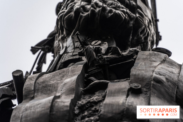 Le Centaure de César à Paris et sa statue de la Liberté miniature -  A7C0235