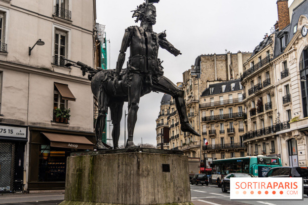 Le Centaure de César à Paris et sa statue de la Liberté miniature -  A7C0241