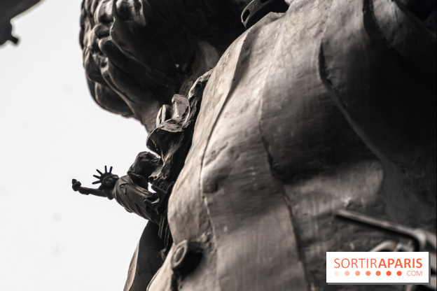 Le Centaure de César à Paris et sa statue de la Liberté miniature -  A7C0244